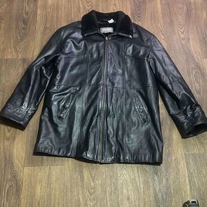 Wilsons leather men's jacket lined faux fur‎ grunge has flaws in lining